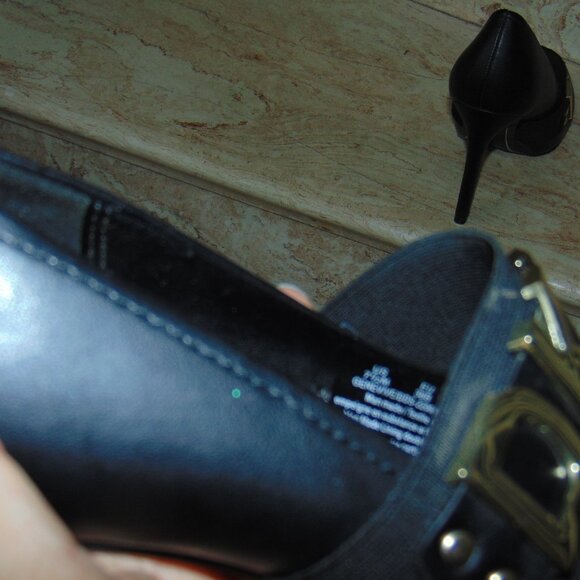 DKNY Genevieve Stiletto Black & Gold Spell Out Pump Heels Pointed Toe- Size 7.5 - Picture 8 of 9